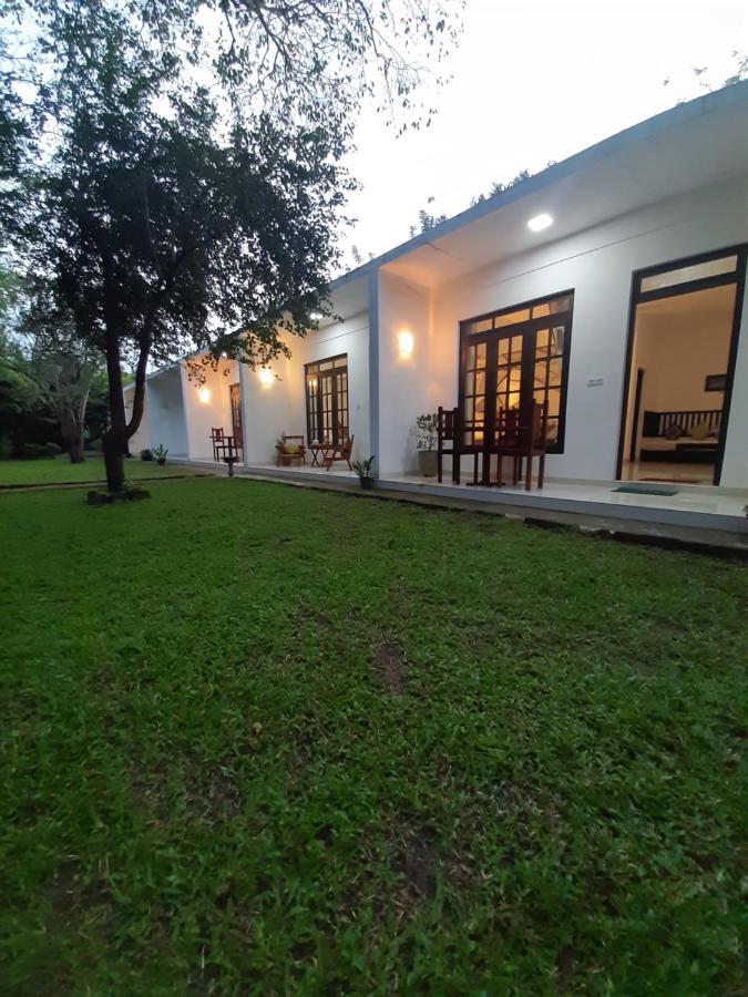 Hotel Chanara Sigiriya Exterior photo